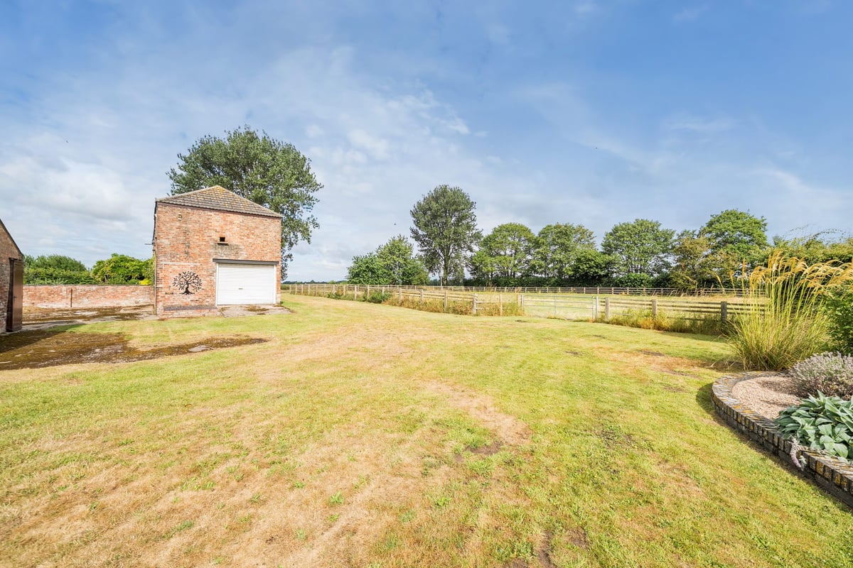 Woodcarr Farm, Sandtoft Road, Doncaster, DN9 1PW