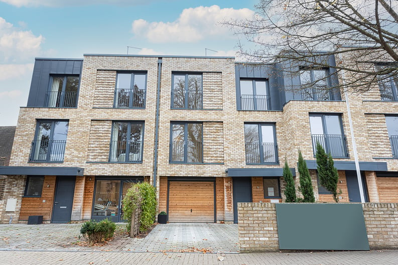 3 bedroom(s) apartment to sale in Victoria Drive, Southfields, London-image 1