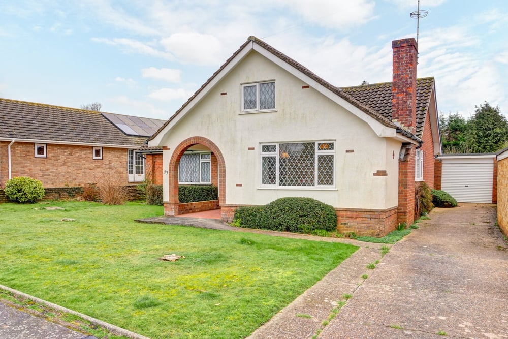 Property Details for Summerfields Avenue Hailsham East Sussex BN27 3BP