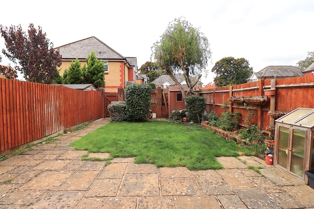 Ship Lane, FARNBOROUGH, GU14 8BH