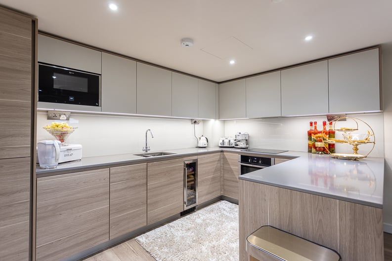 2 bedroom(s) apartment to sale in Beaufort Square, Colindale, London-image 2