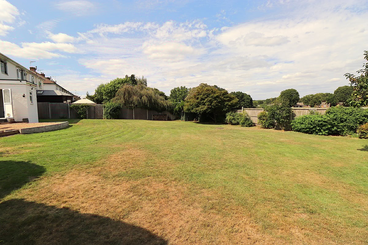 Cripley Road, Farnborough, GU14 9QA