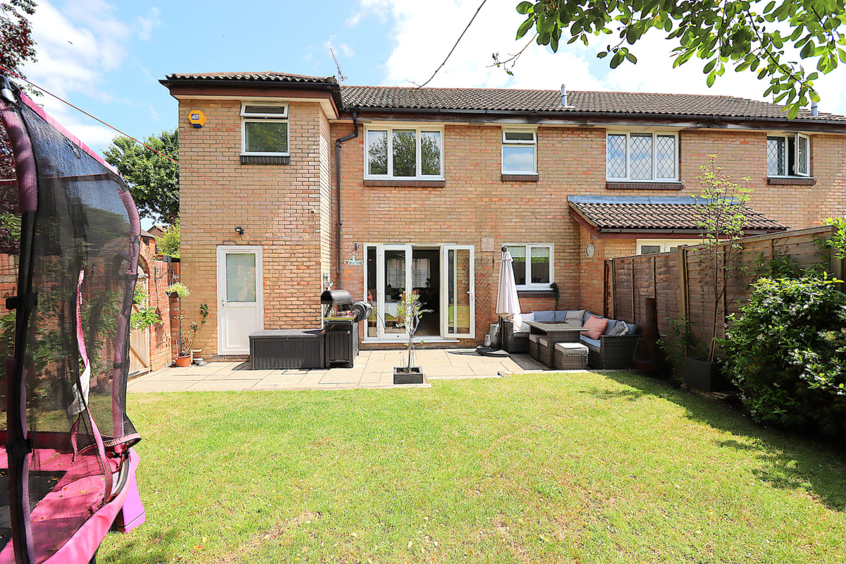 Long Beech Drive, FARNBOROUGH, GU14 0PR