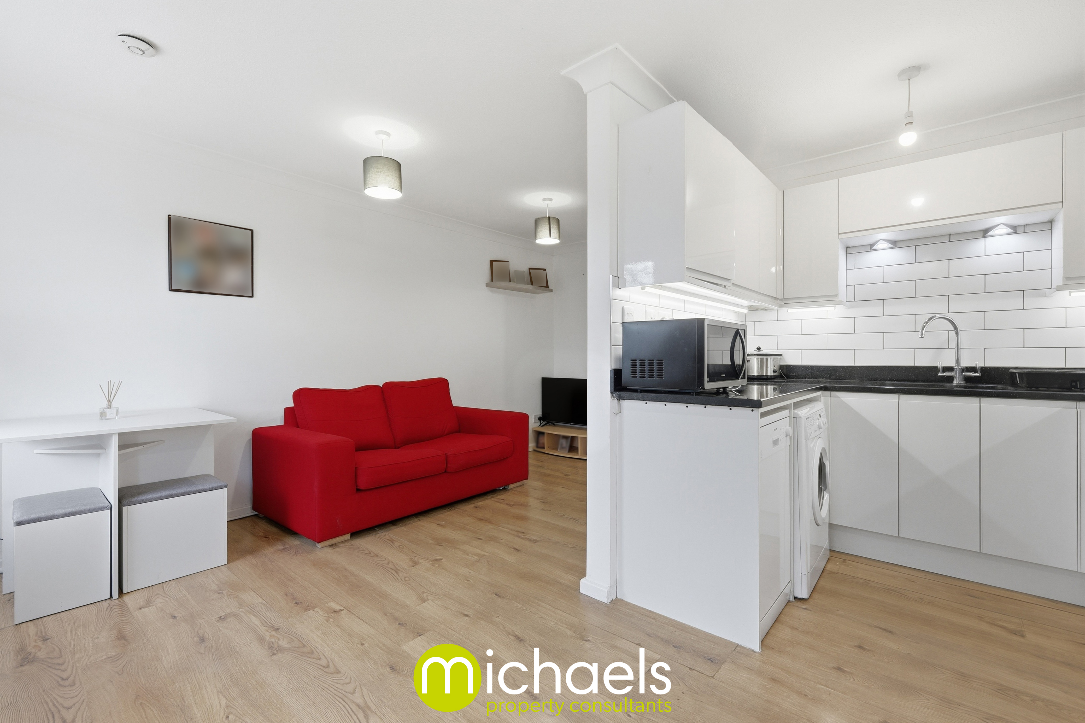 1 Hollytree Court, Layer Road