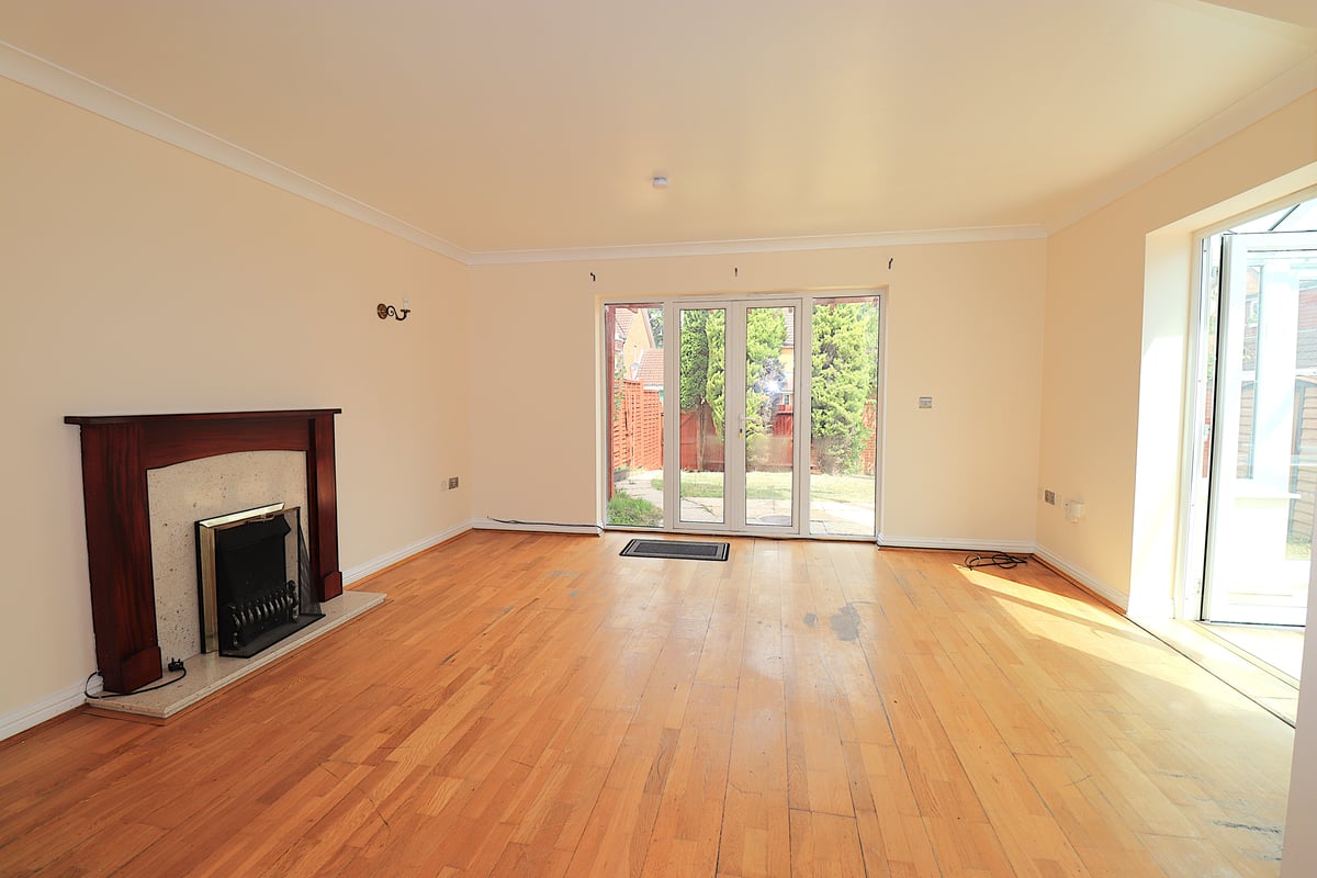 Fleet Road, Farnborough, GU14 9SL