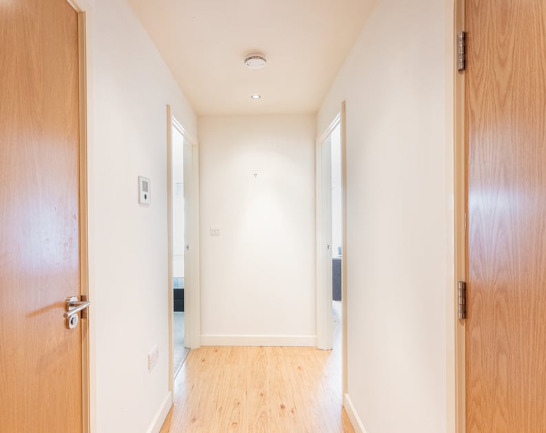 1 bedroom(s) apartment to sale in Heritage Avenue, London-image 7