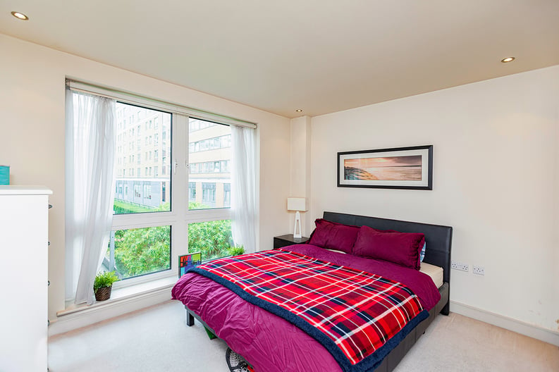 1 bedroom(s) apartment to sale in Park Street, Chelsea Creek, London-image 2