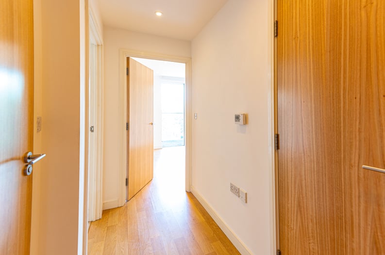 1 bedroom(s) apartment to sale in Goodchild Road, London-image 3