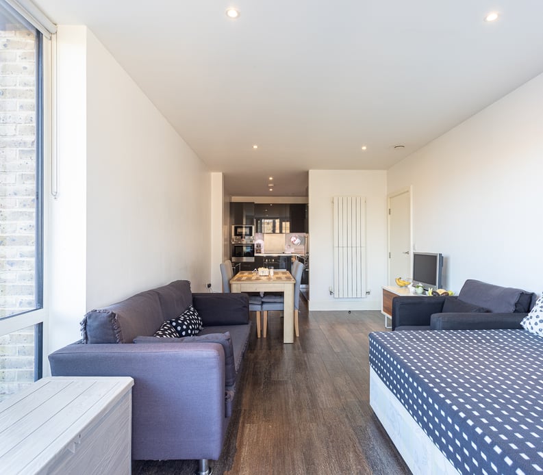 2 bedroom(s) apartment to sale in Plumstead Road, Woolwich, London-image 6