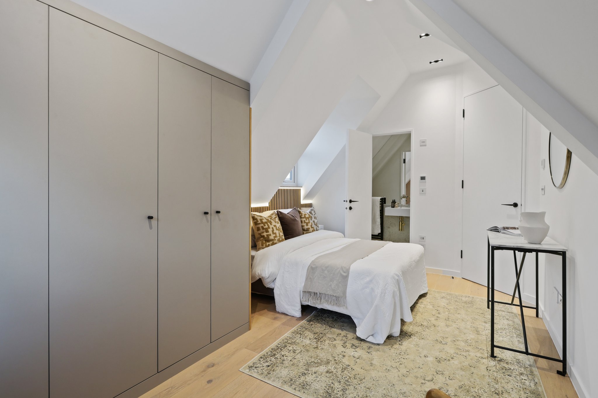 Gordon Road, Ealing Sargeants London