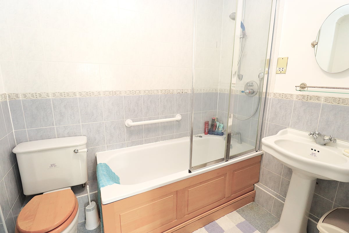 Canterbury Gardens, Farnborough, GU14 6ST