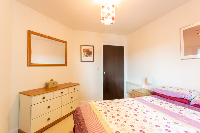 2 bedroom(s) apartment to sale in Aerodrome Road, Colindale, London-image 15