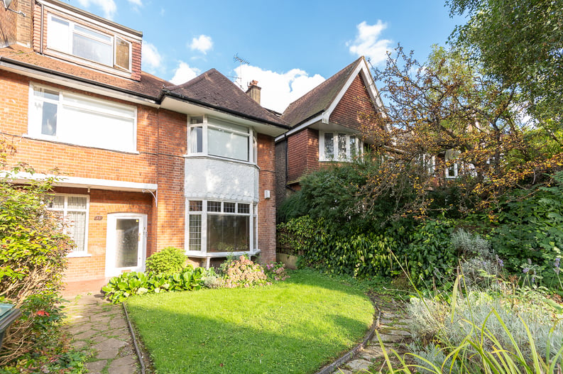2 bedroom(s) apartment to sale in Cholmeley Park, Highgate Village, London-image 1