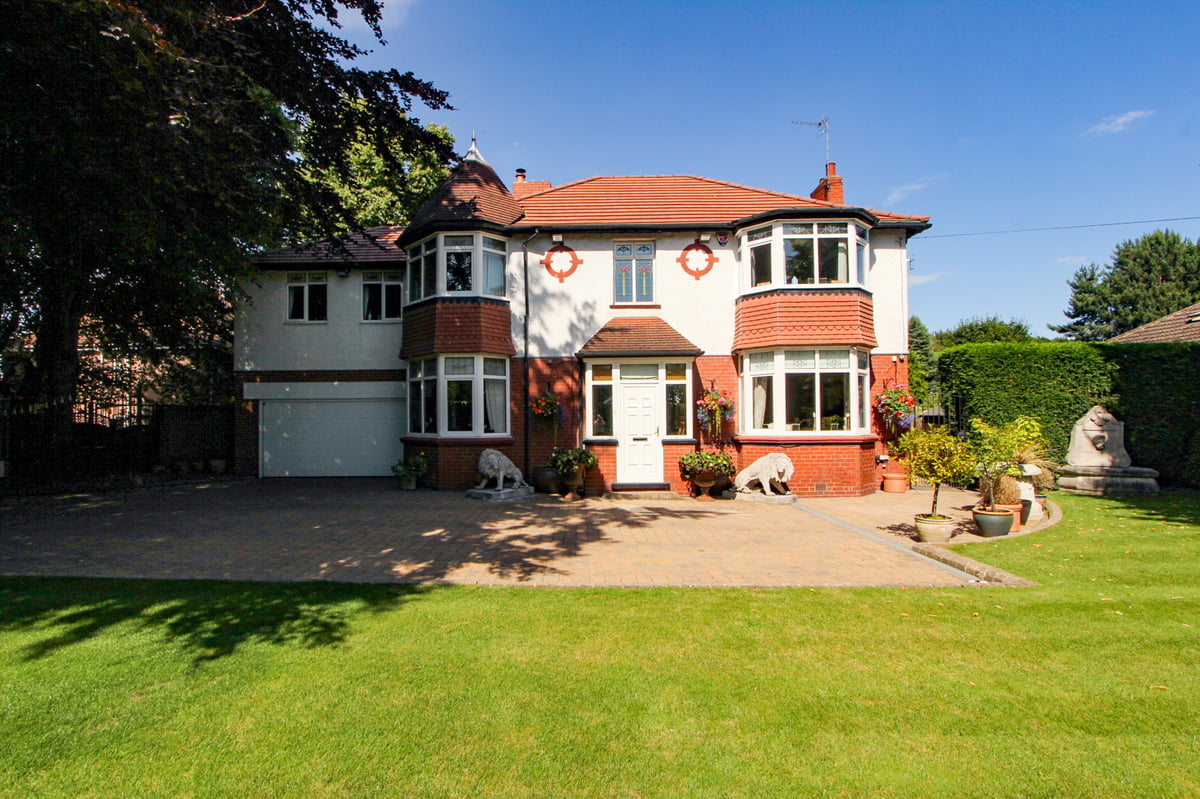 4 bedroom detached house for sale, Bawtry Road, Bessacarr, Doncaster