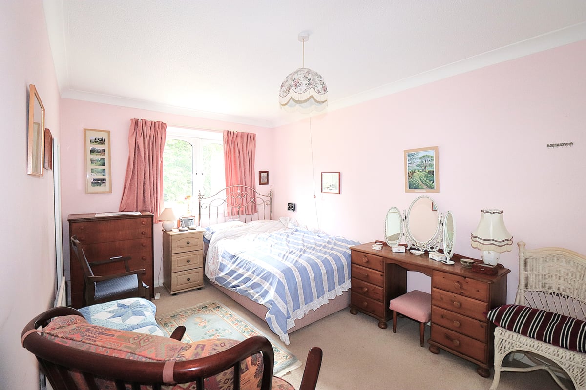 24 Cooper Court, Salisbury Road, Farnborough, GU14 7AZ