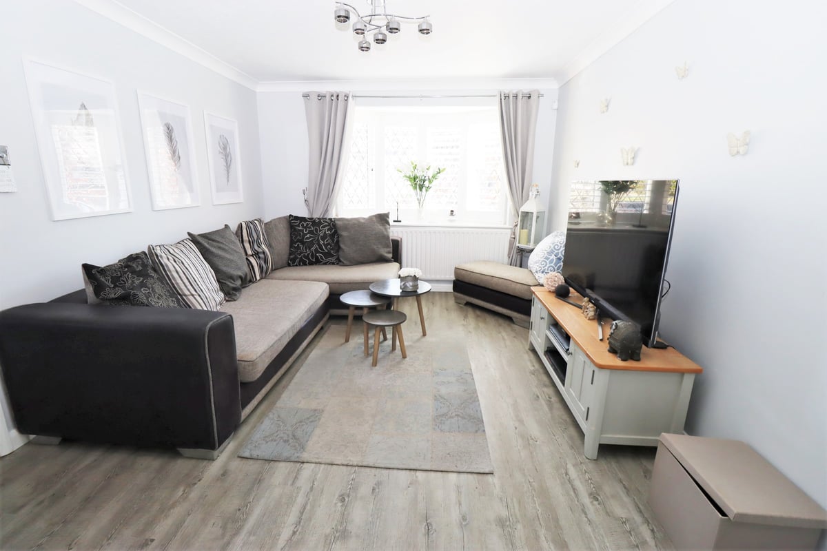 Ryves Avenue, Yateley, GU46 6FD