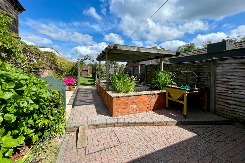 Jigsaw Estates Ltd Property For Sale FARNBOROUGH, £475,000