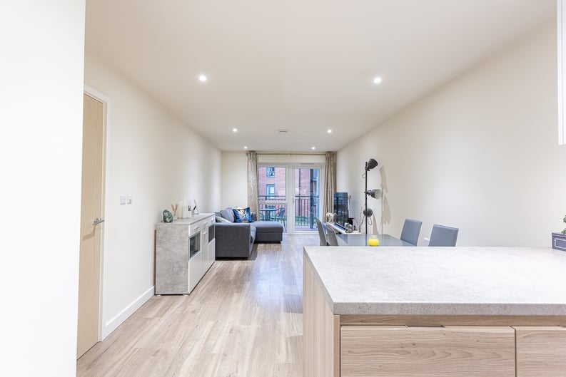 2 bedroom(s) apartment to sale in Beaufort Square, Colindale, London-image 6