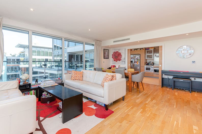 3 bedroom(s) apartment to sale in The Boulevard, London-image 6