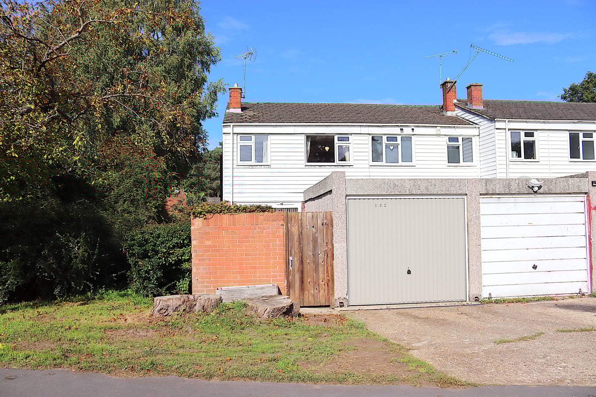 Pinewood Park, Farnborough, GU14 9LF