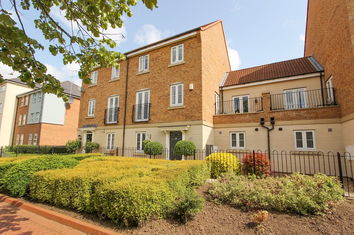 4 bedroom town house for sale, Lakeside Boulevard, Lakeside, Doncaster