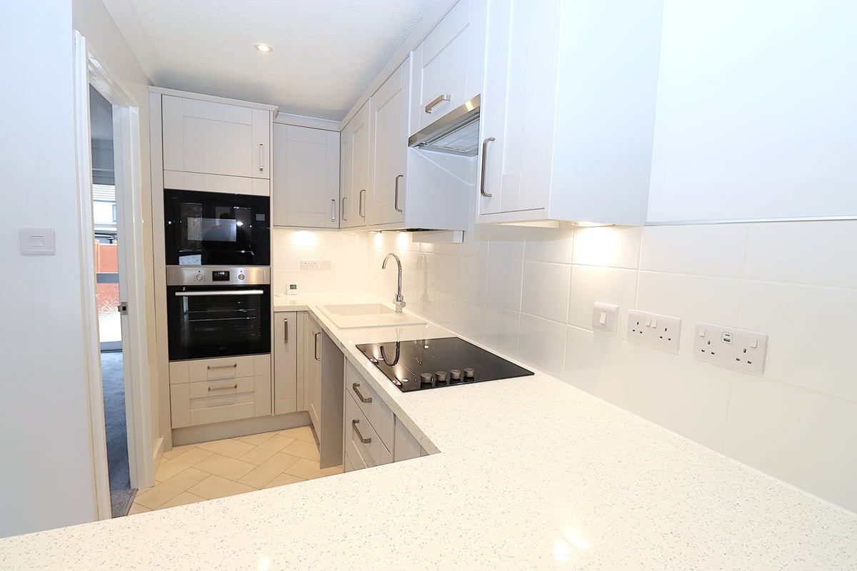 Jubilee Close, Farnborough, GU14 9TD