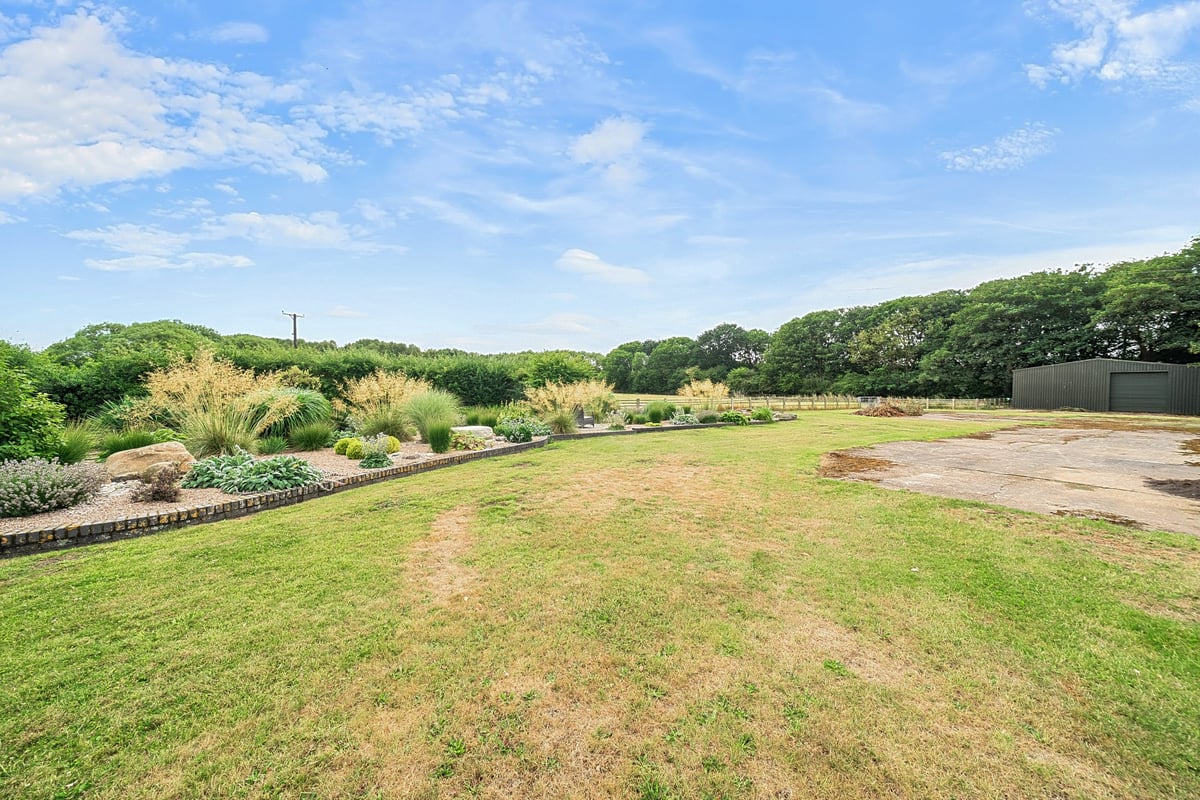 Woodcarr Farm, Sandtoft Road, Doncaster, DN9 1PW