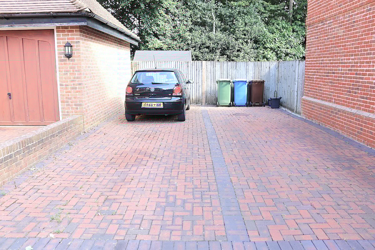 Canterbury Gardens, Farnborough, GU14 6ST