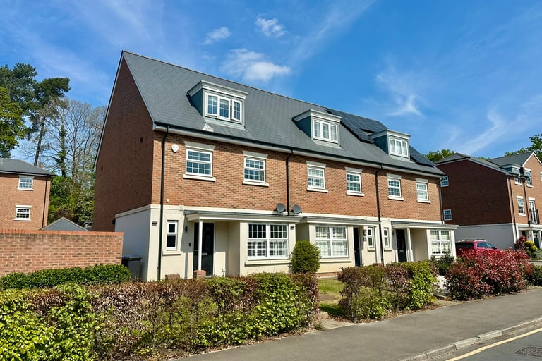 CAMBERLEY, £600,000