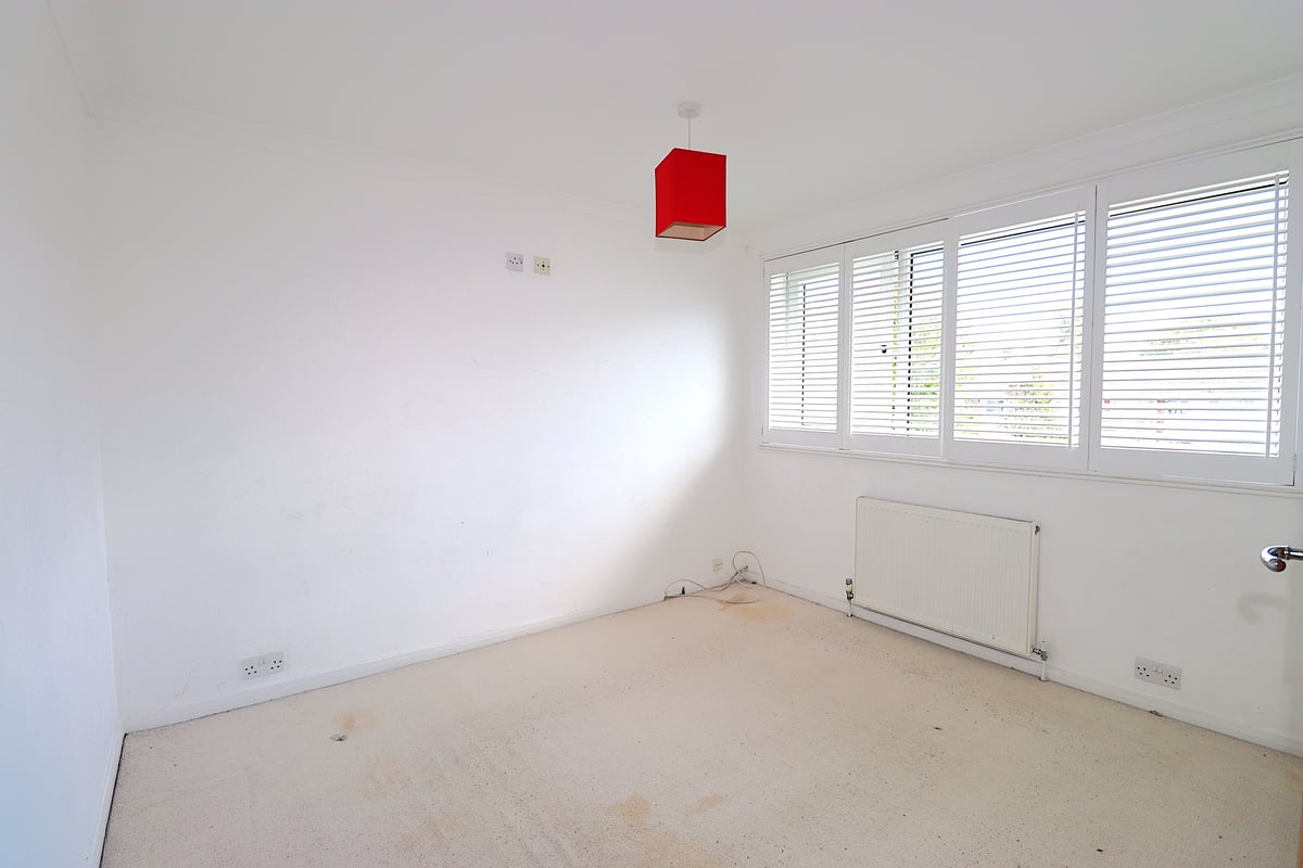 Barnes Close, Farnborough, GU14 7JA