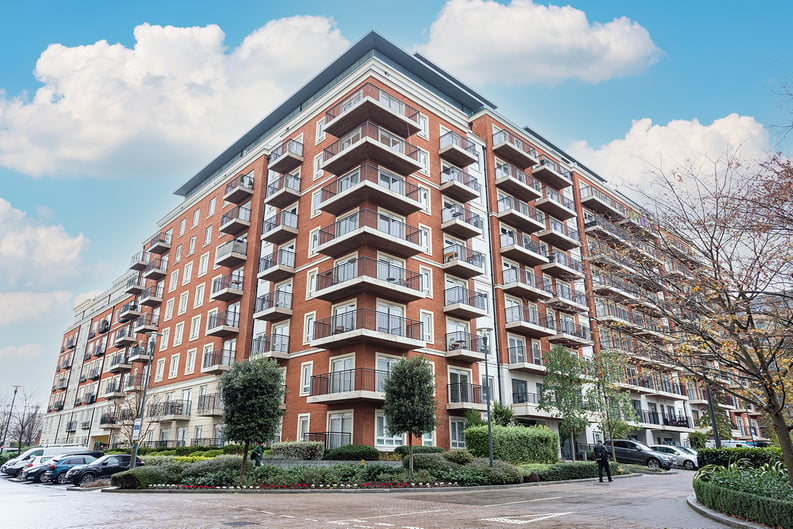 1 bedroom(s) apartment to sale in Beaufort Square, London-image 1