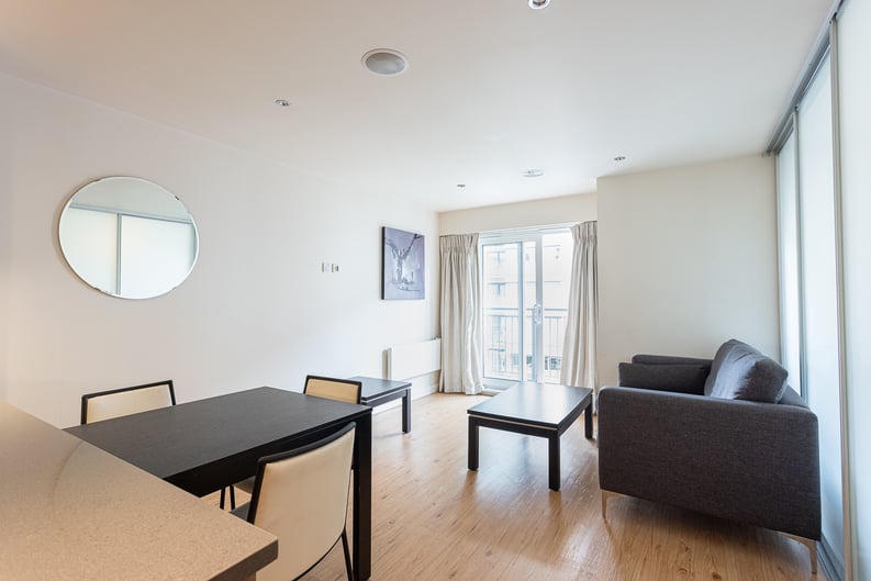 Studio apartment to sale in Heritage Avenue, London-image 2
