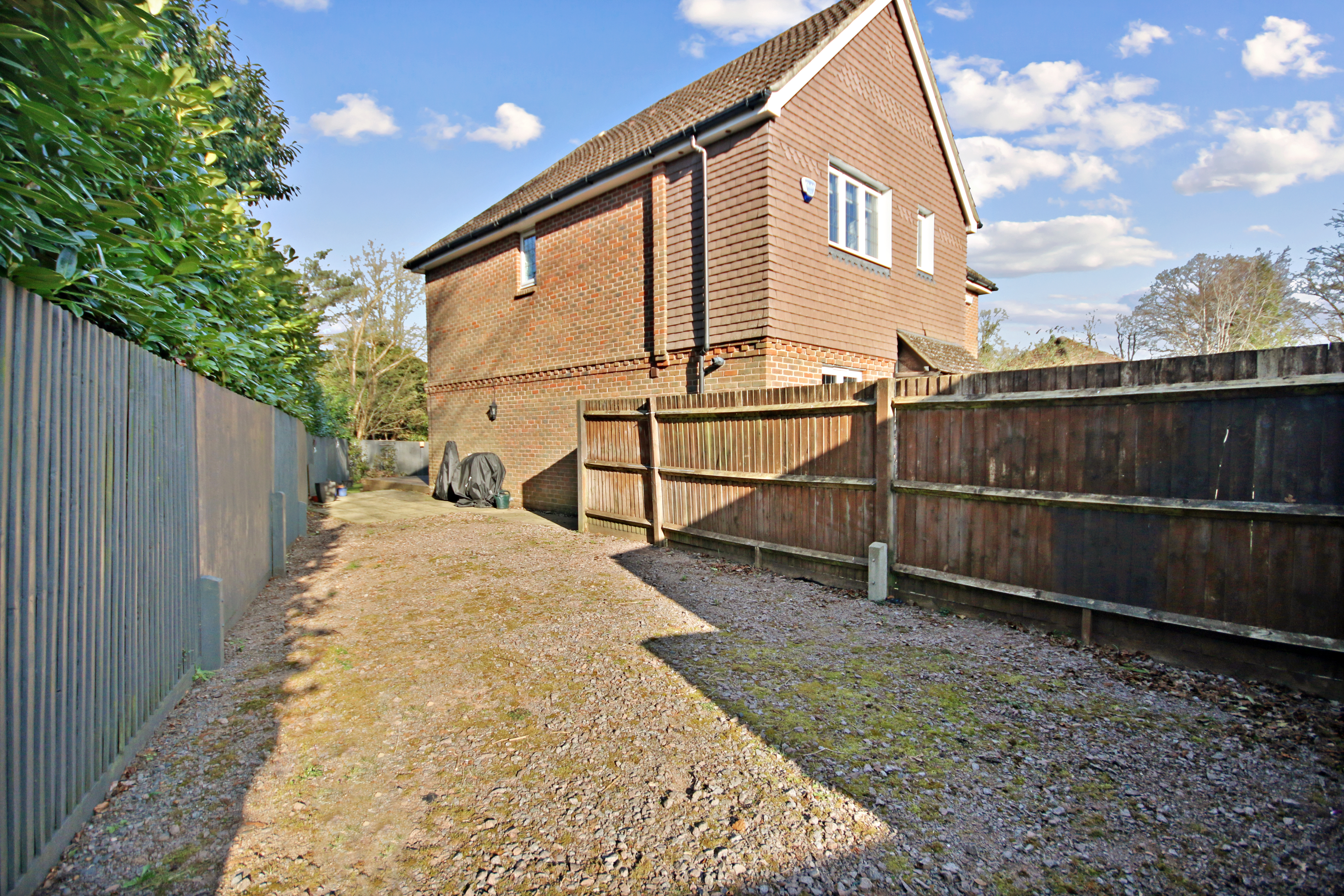 Rowplatt Close, Surrey