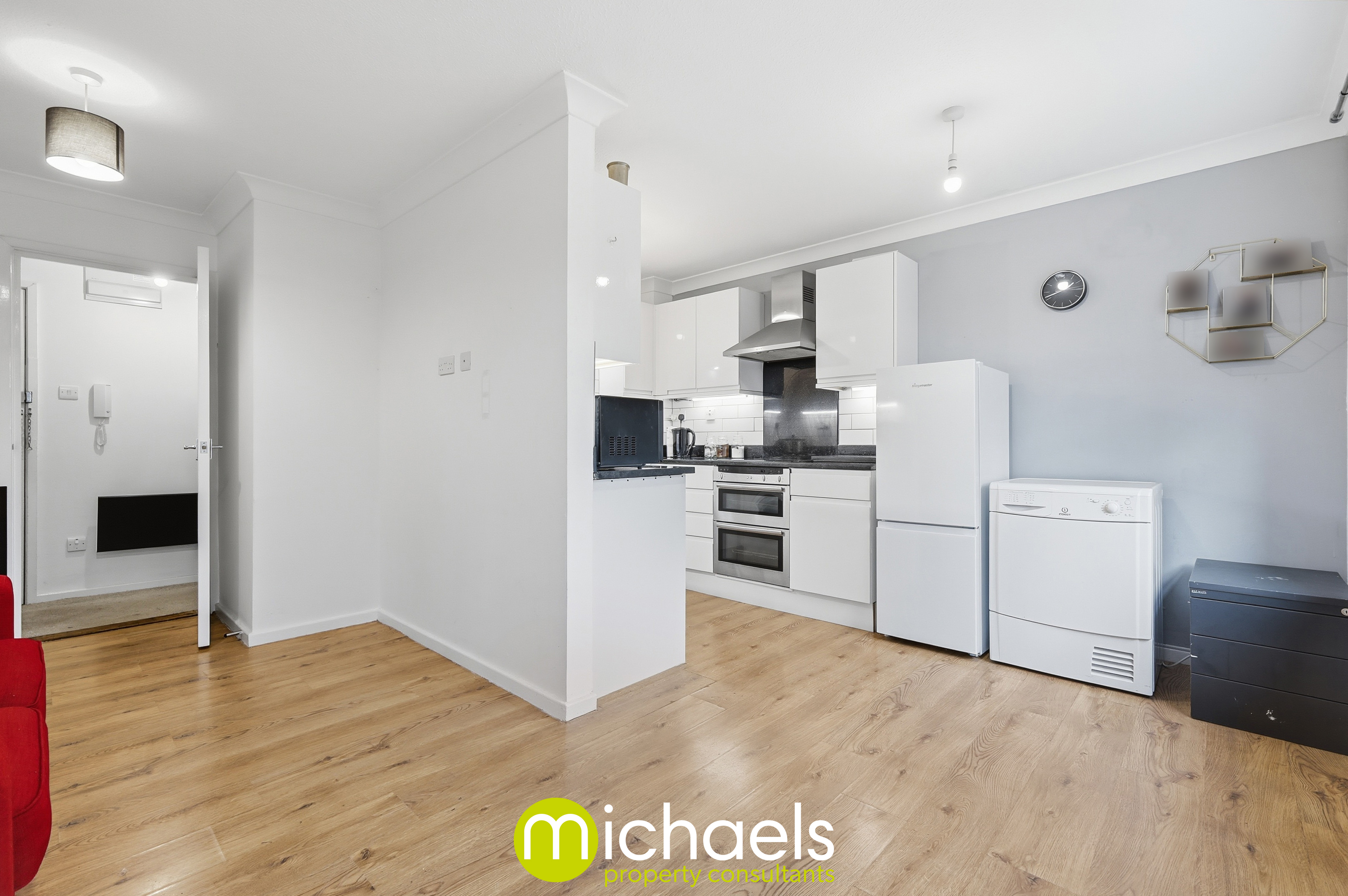 1 Hollytree Court, Layer Road