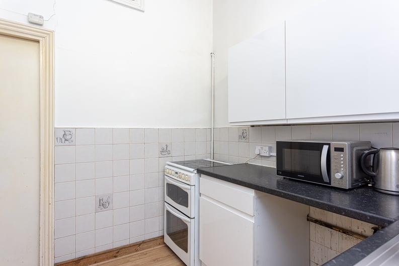 3 bedroom(s) apartment to sale in The Avenue, Brondesbury Park, London-image 17