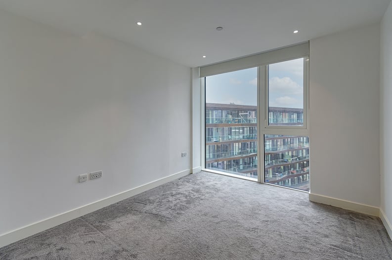 2 bedroom(s) apartment to sale in Vaughan Way, St Katherine's & Wapping, London-image 3
