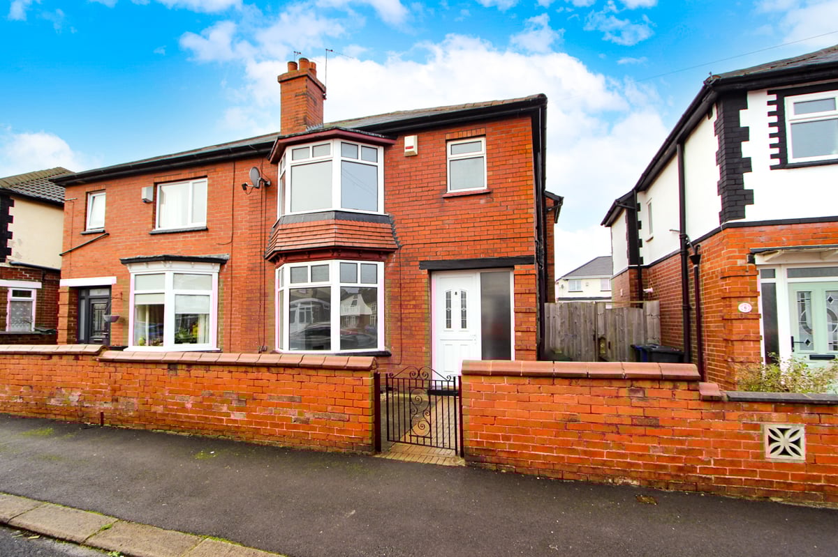 3 bedroom semidetached house for sale, St Margarets Road, Belle Vue