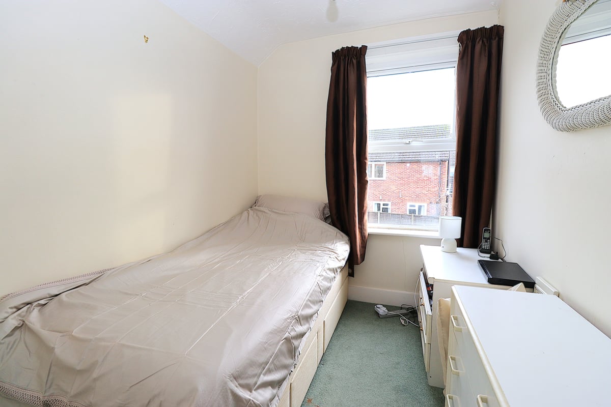 Highfield Road, Farnborough, GU14 0EB