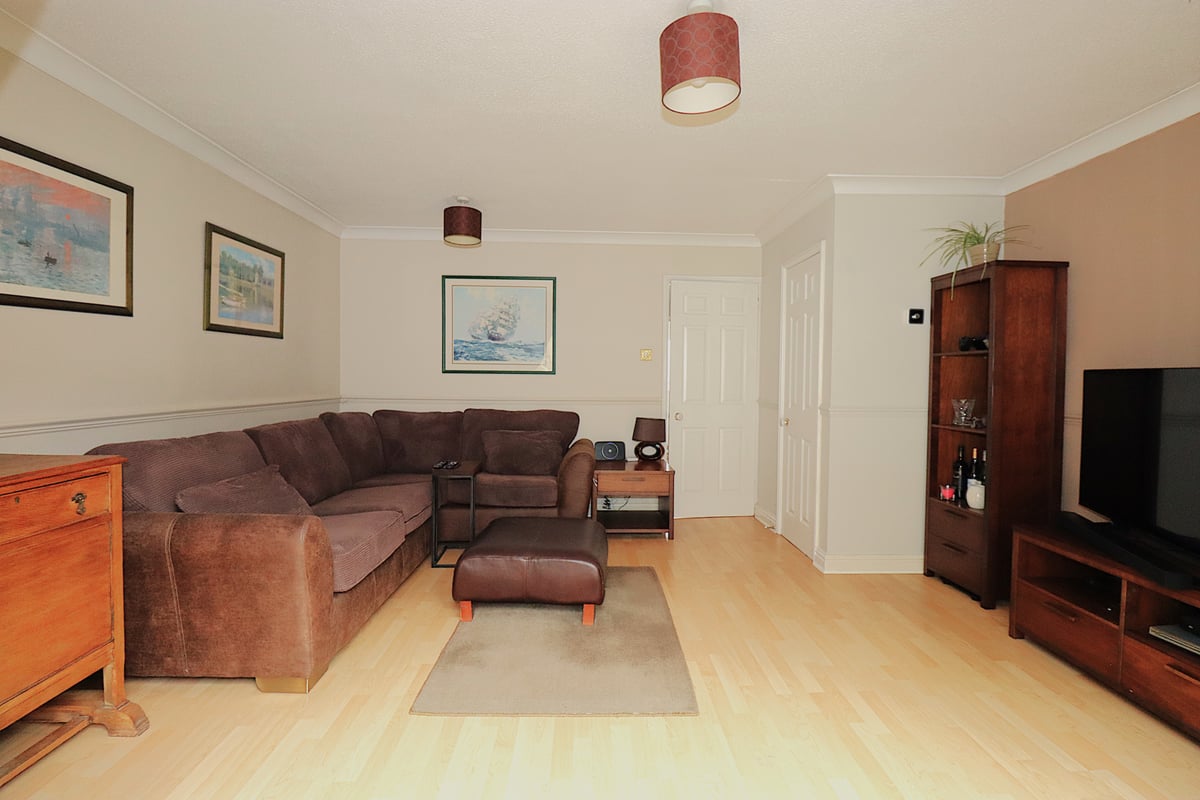 Juniper Road, Farnborough, GU14 9XU