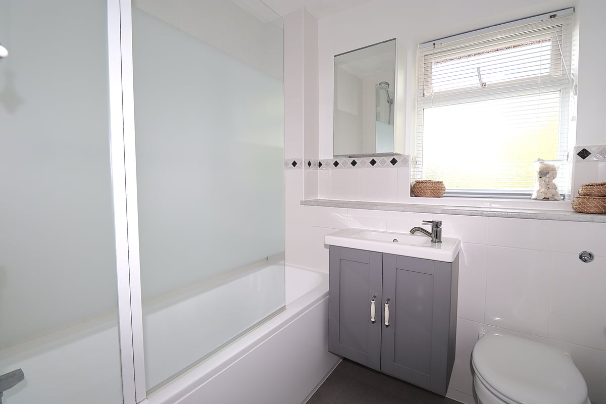 Long Beech Drive, FARNBOROUGH, GU14 0PR