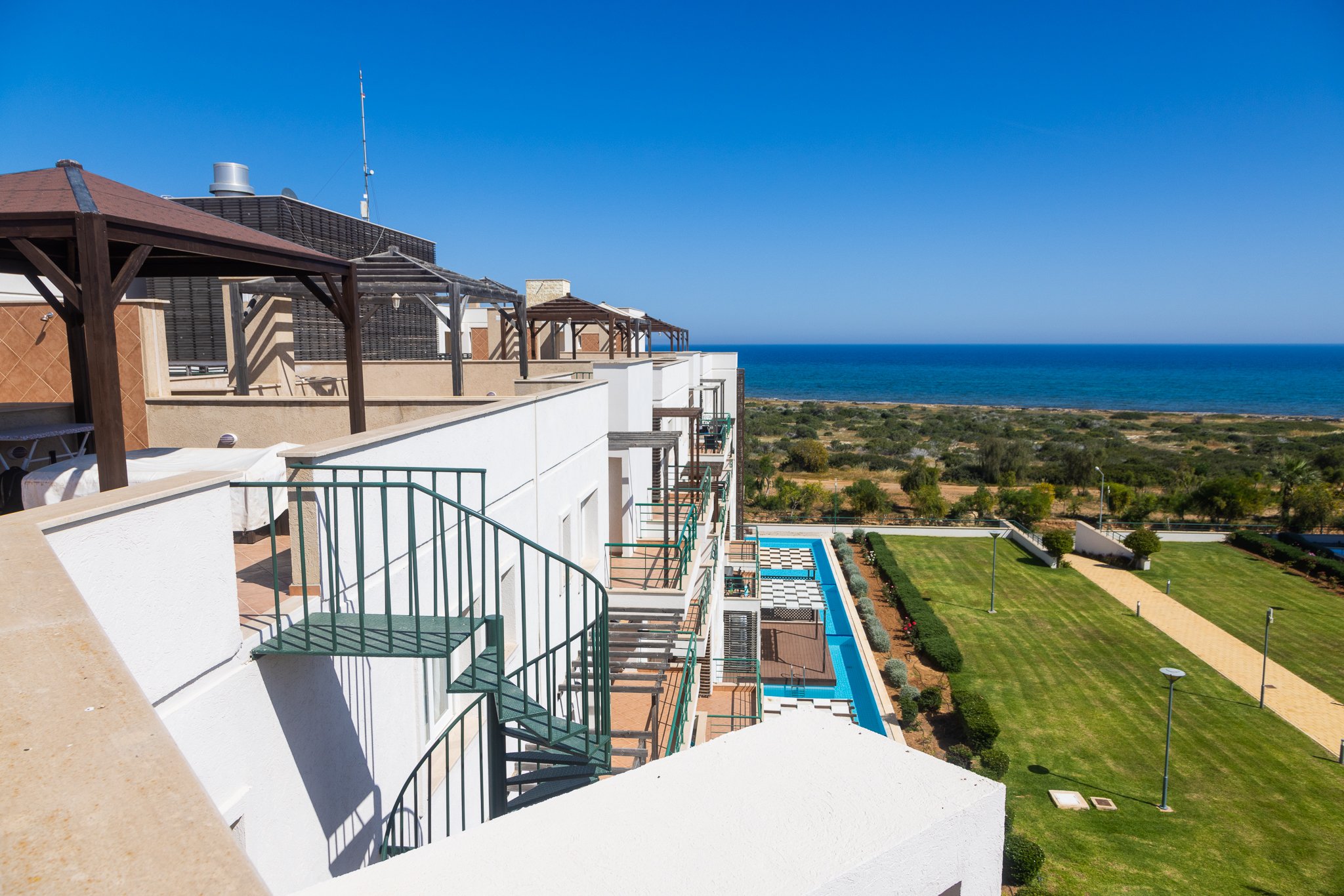Bright and Airy 3 bed penthouse in resort style development with its own sandy beach., Bafra