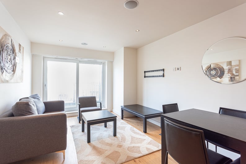 1 bedroom(s) apartment to sale in Heritage Avenue, London-image 3