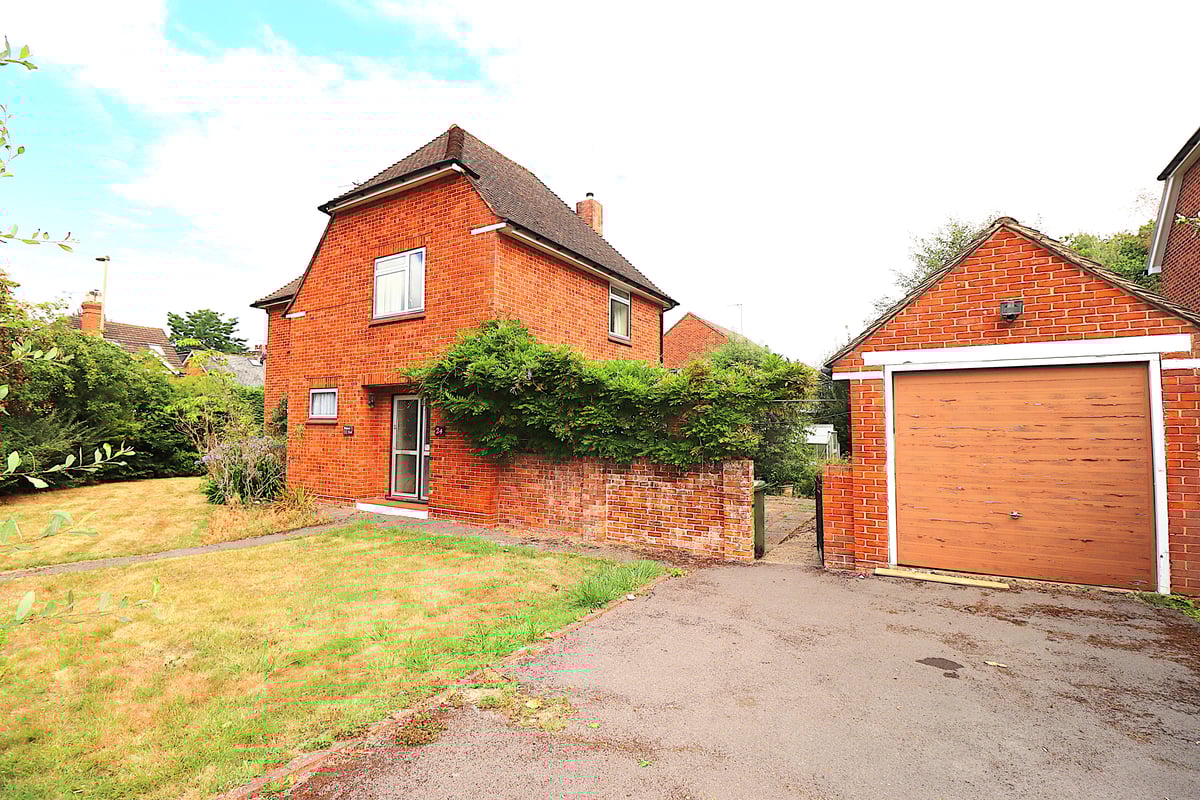 Revelstoke Avenue, Farnborough, GU14 8NQ
