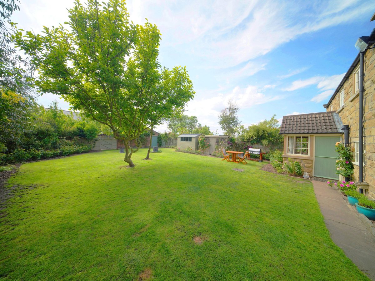 Priory Cottage, Pontefract Road, Pontefract, WF7 7EF