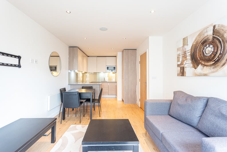 1 bedroom(s) apartment to sale in Heritage Avenue, London-image 4