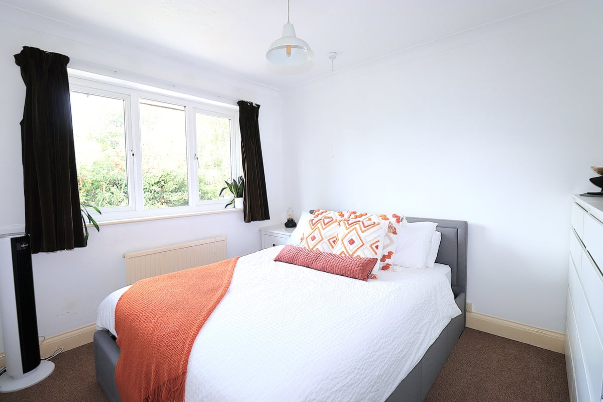 Chamomile Gardens, Farnborough, GU14 9XY