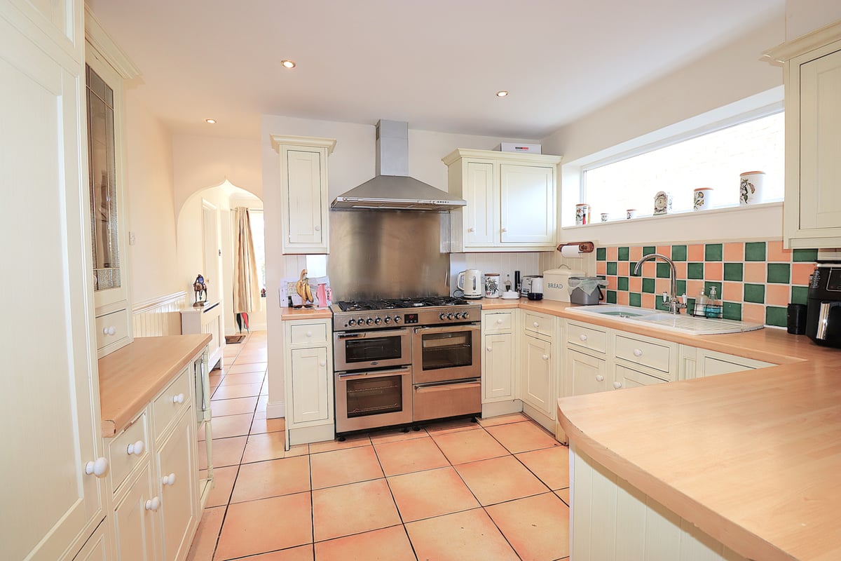 Sycamore Road, Farnborough, GU14 6RE