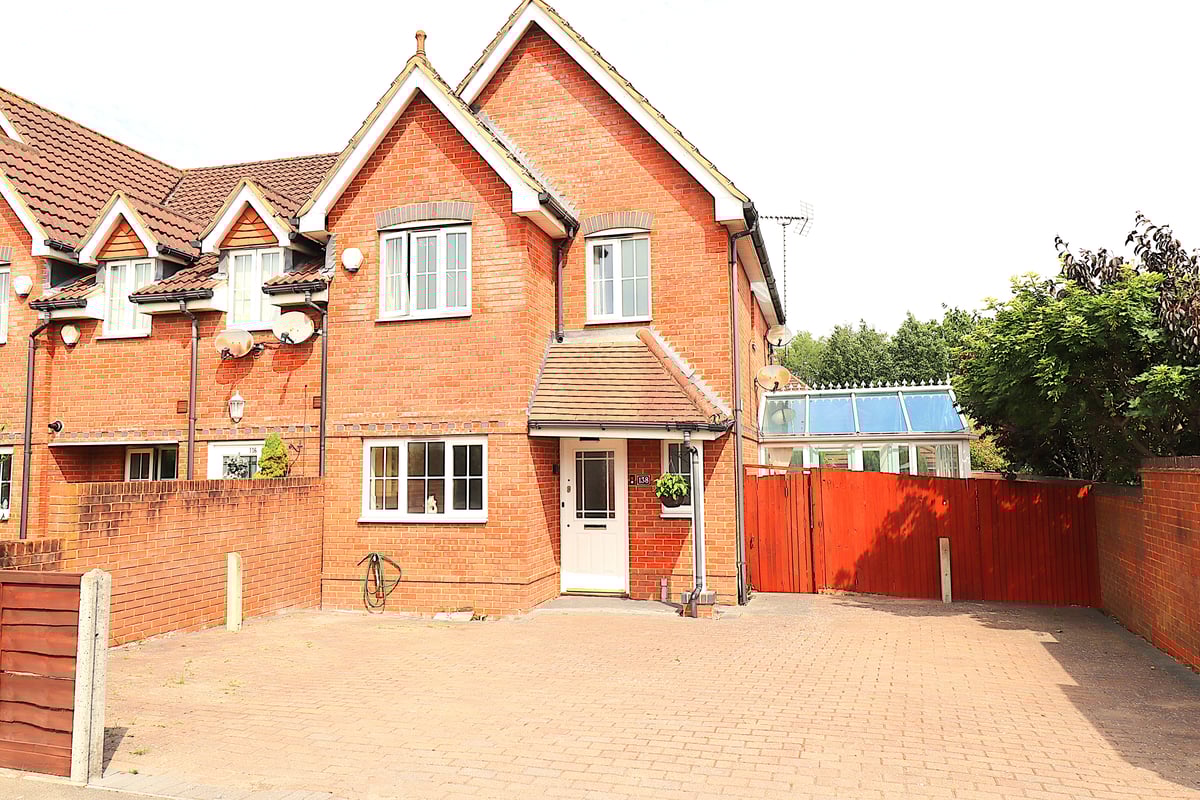 Fleet Road, Farnborough, GU14 9SL