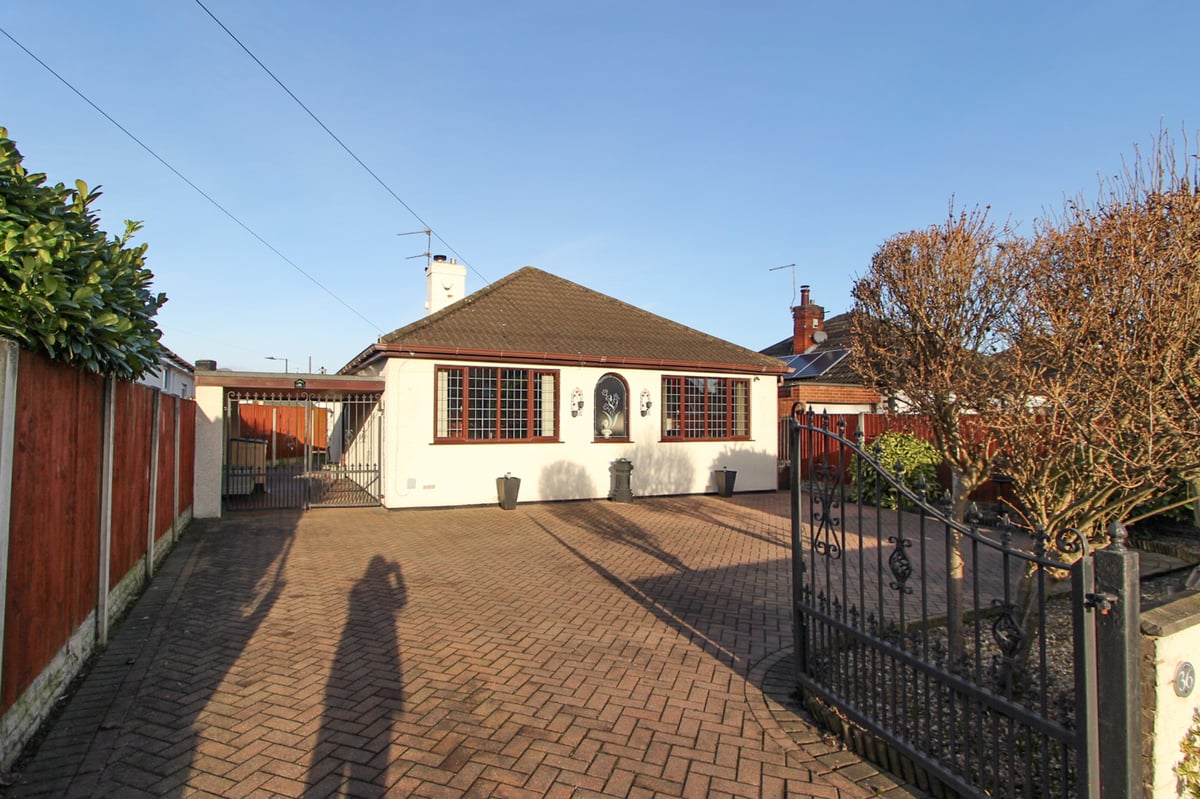 3 bedroom detached bungalow for sale, Doncaster Road, Hatfield