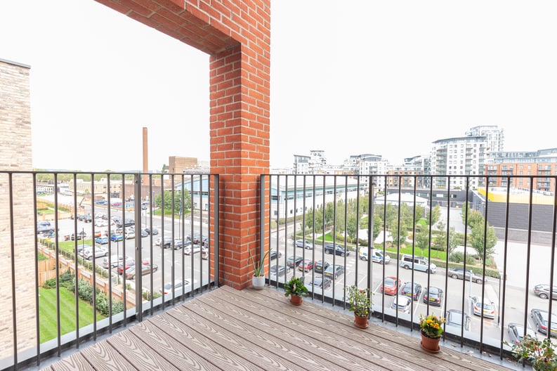 1 bedroom(s) apartment to sale in Lismore Boulevard, London-image 6